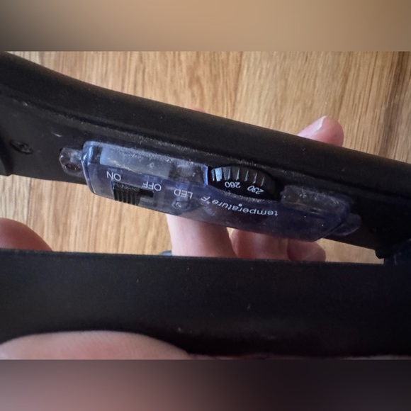 Solis Black Hair Straightener - Picture 5 of 5